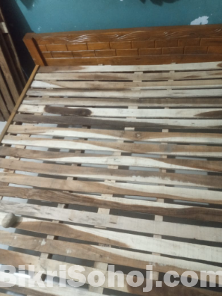 খাট এবং ম্যাট্রেস ৬ ফিট বাই ৭ ফিট